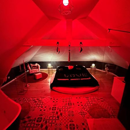 Redroom Loveroom Chambre Spa Privative Insolite Theme 50 Nuances De Grey Douchy-les-Mines Exterior photo