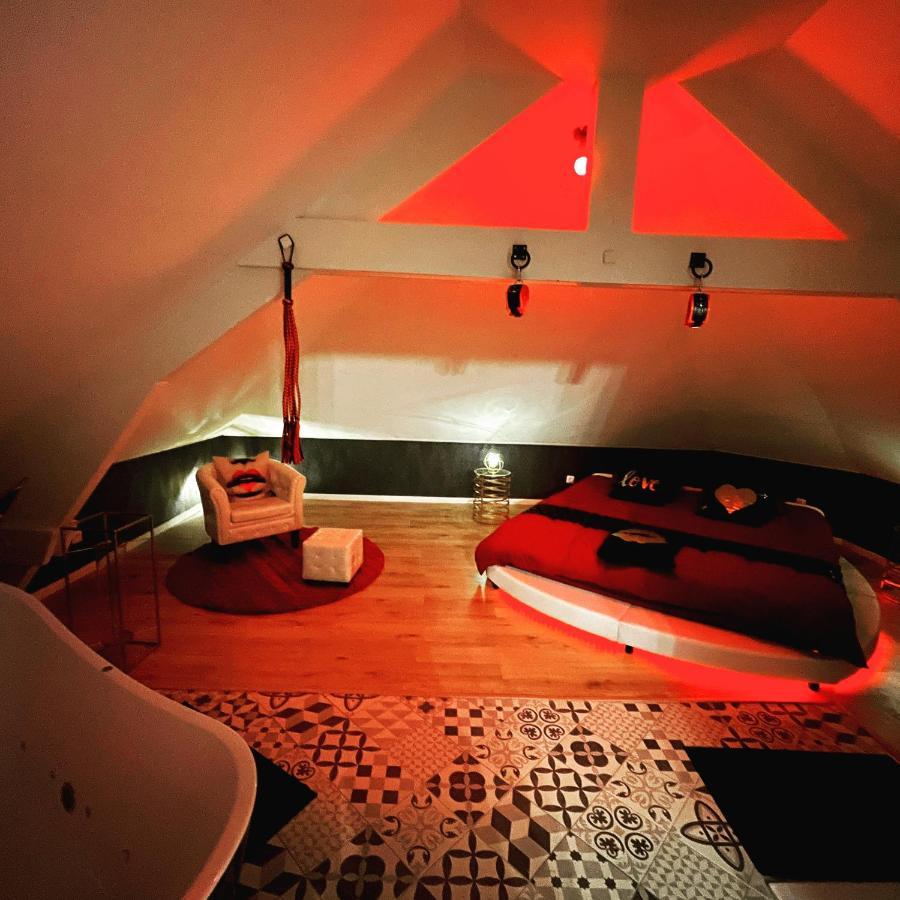 Redroom Loveroom Chambre Spa Privative Insolite Theme 50 Nuances De Grey Douchy-les-Mines Exterior photo