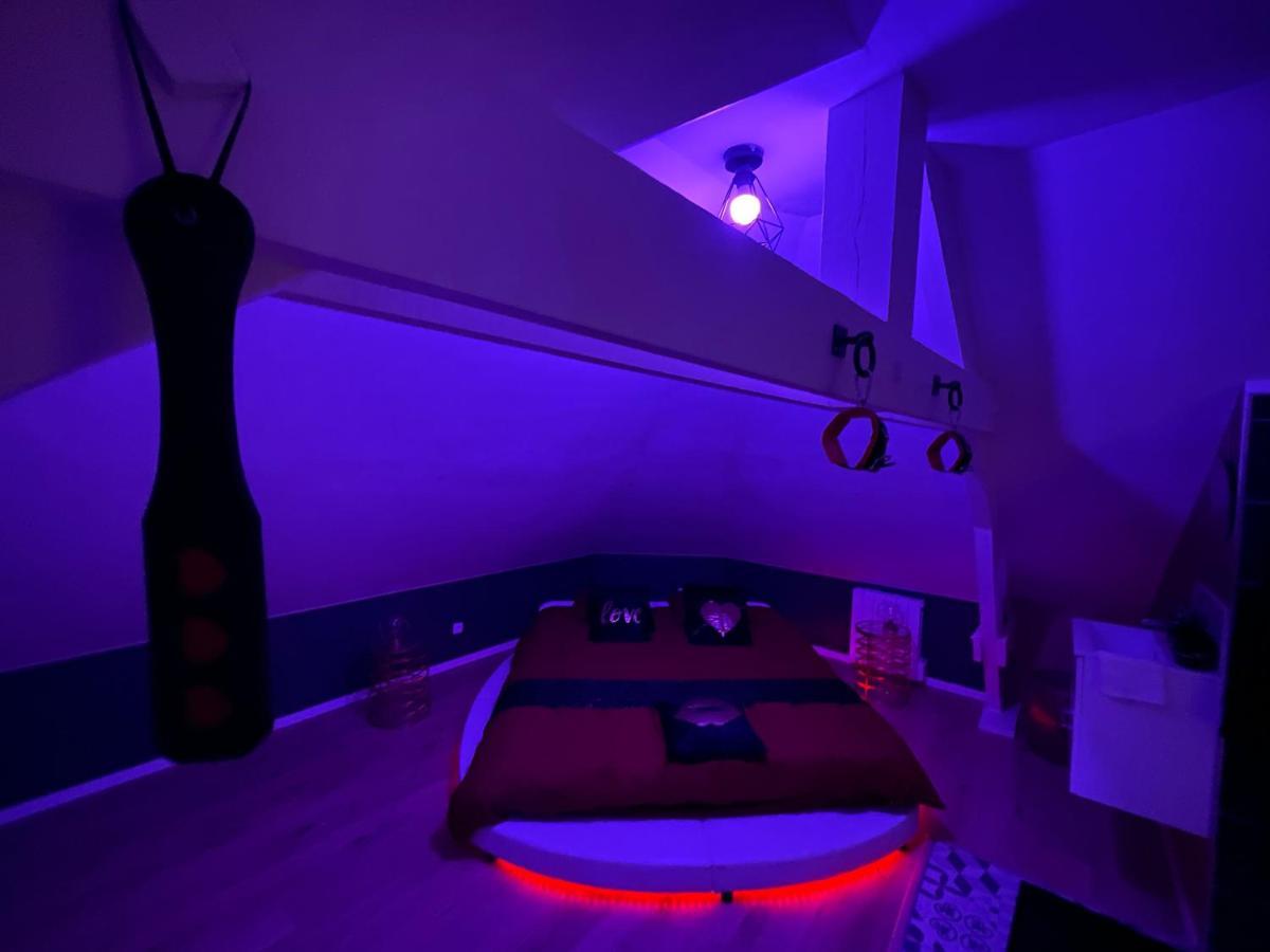 Redroom Loveroom Chambre Spa Privative Insolite Theme 50 Nuances De Grey Douchy-les-Mines Exterior photo