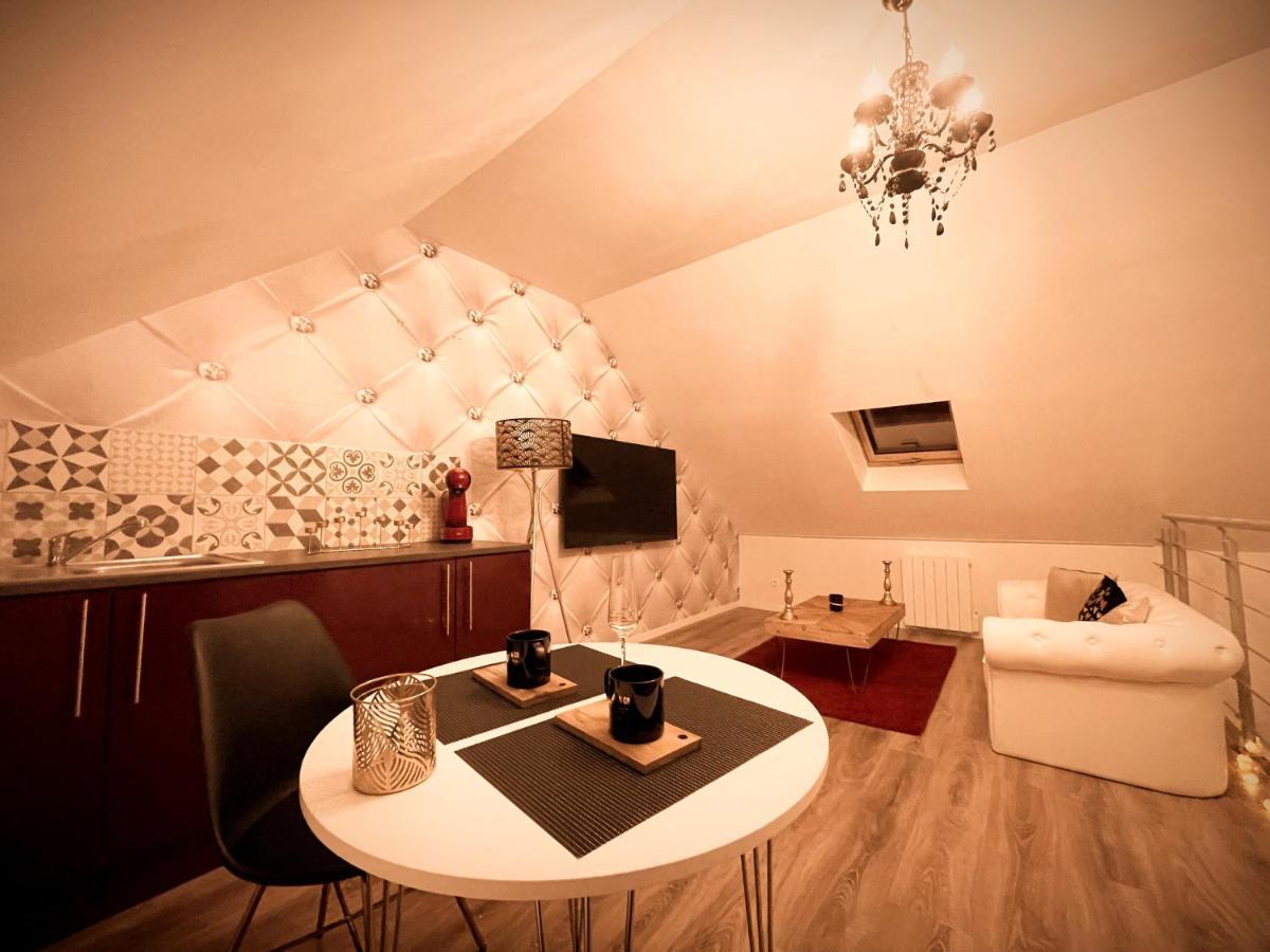 Redroom Loveroom Chambre Spa Privative Insolite Theme 50 Nuances De Grey Douchy-les-Mines Exterior photo
