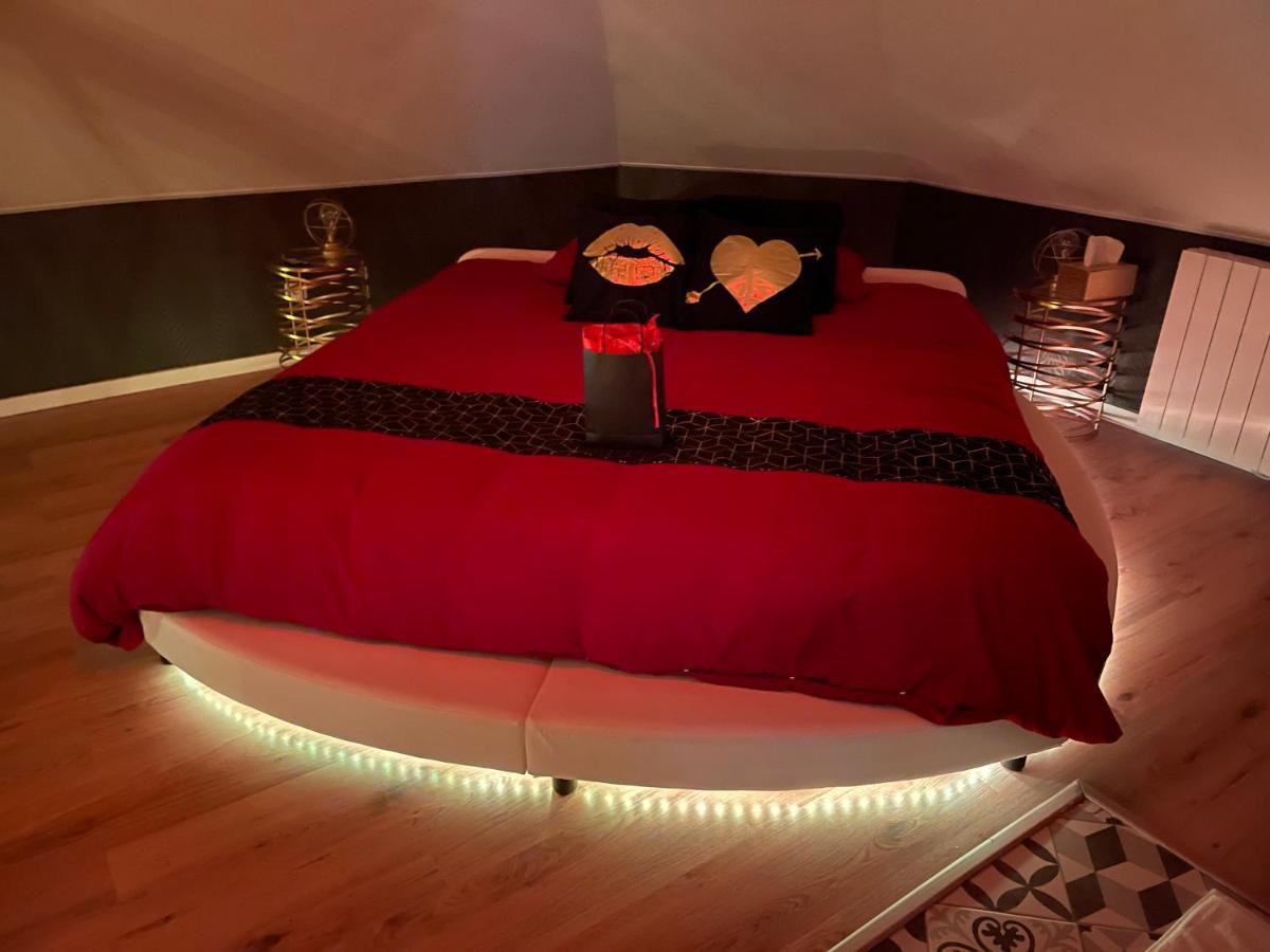 Redroom Loveroom Chambre Spa Privative Insolite Theme 50 Nuances De Grey Douchy-les-Mines Exterior photo