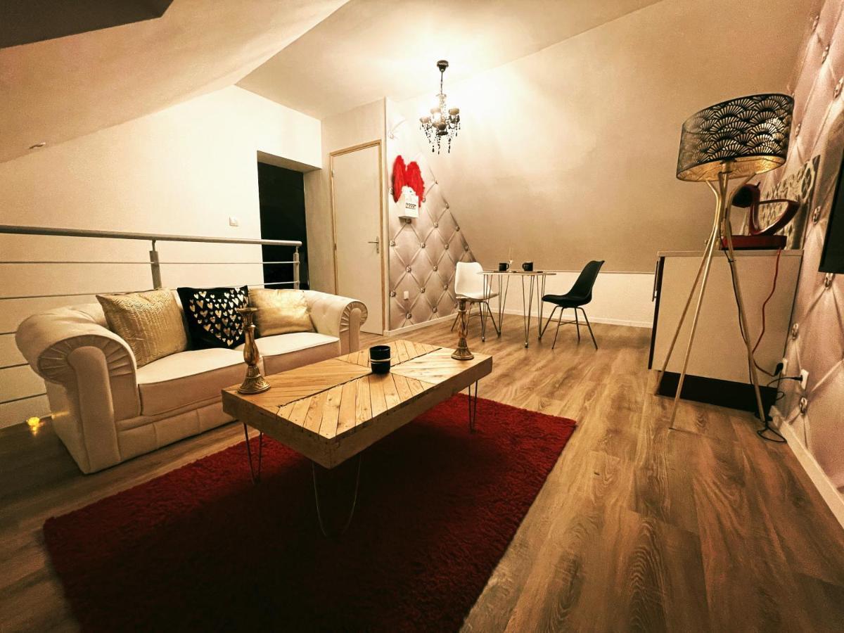Redroom Loveroom Chambre Spa Privative Insolite Theme 50 Nuances De Grey Douchy-les-Mines Exterior photo