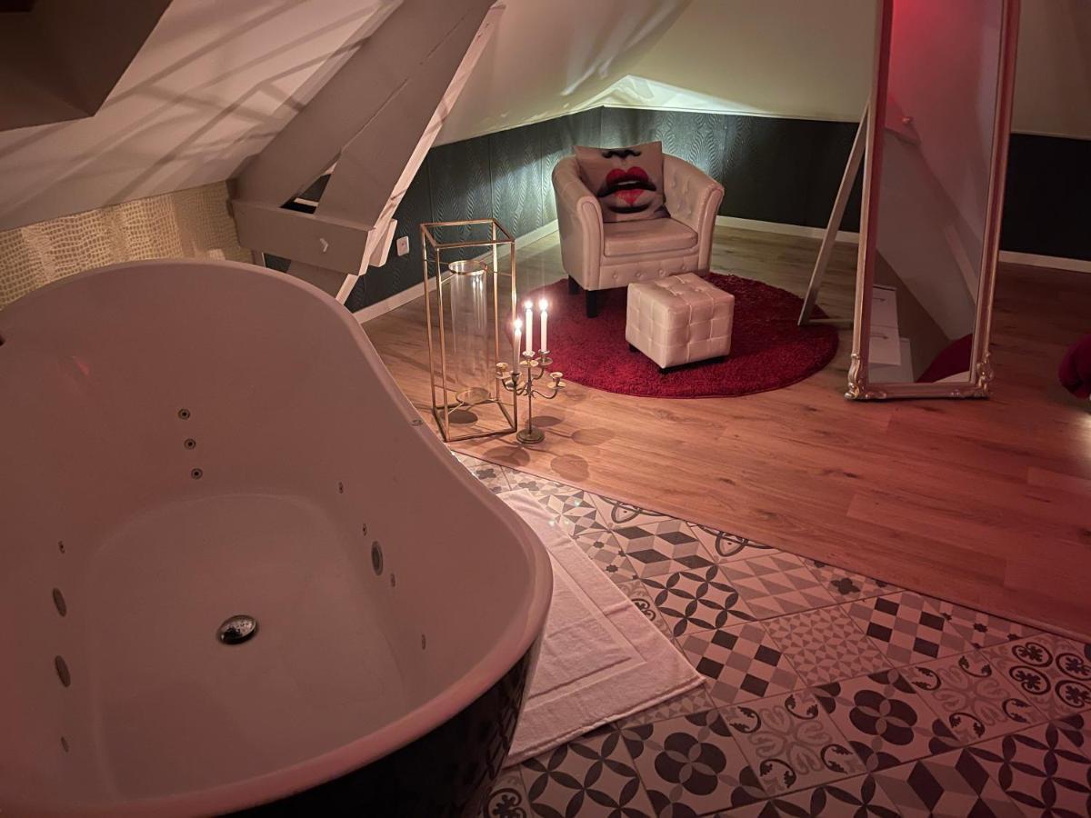 Redroom Loveroom Chambre Spa Privative Insolite Theme 50 Nuances De Grey Douchy-les-Mines Exterior photo
