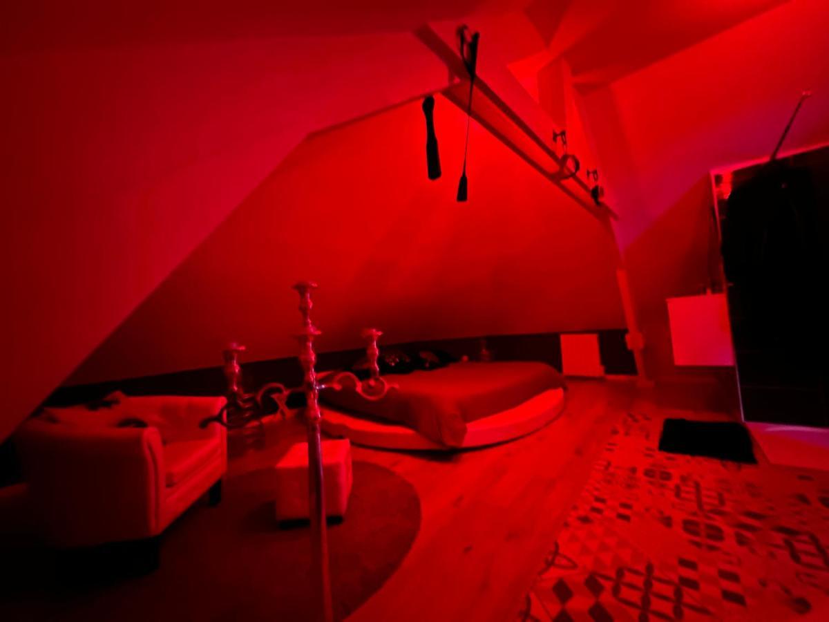 Redroom Loveroom Chambre Spa Privative Insolite Theme 50 Nuances De Grey Douchy-les-Mines Exterior photo
