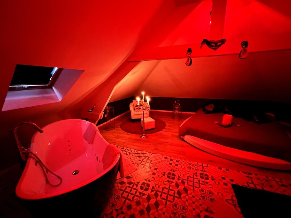 Redroom Loveroom Chambre Spa Privative Insolite Theme 50 Nuances De Grey Douchy-les-Mines Exterior photo