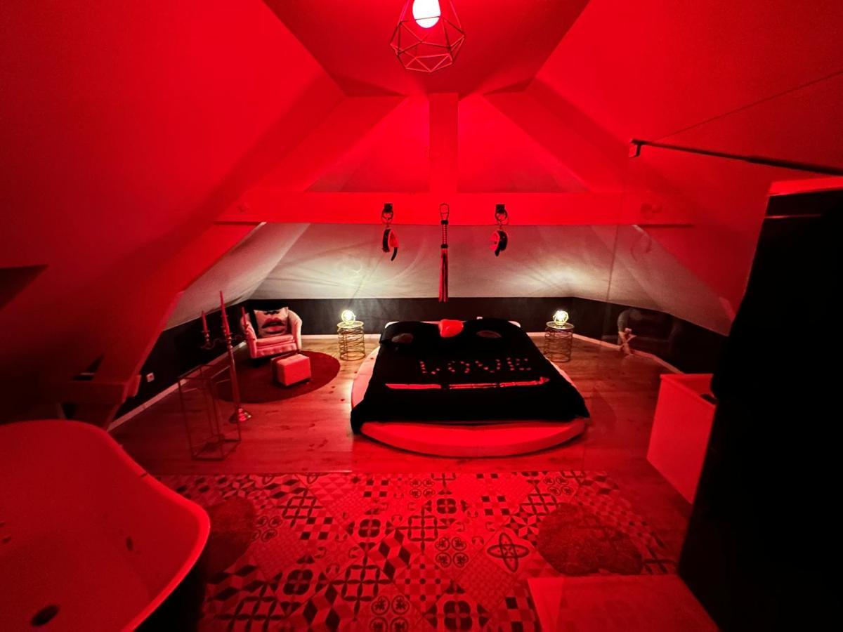 Redroom Loveroom Chambre Spa Privative Insolite Theme 50 Nuances De Grey Douchy-les-Mines Exterior photo